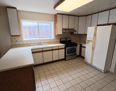 1418 15th Ave - Photo Thumbnail 8