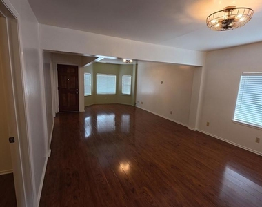 1418 15th Ave - Photo Thumbnail 17