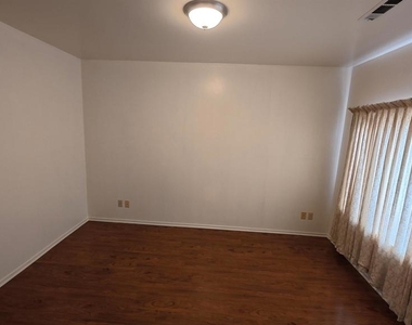 1418 15th Ave - Photo Thumbnail 15
