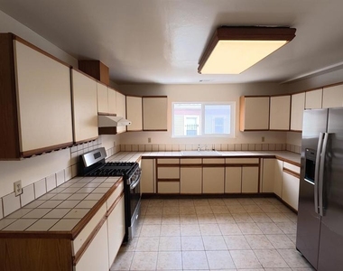 1418 15th Ave - Photo Thumbnail 13