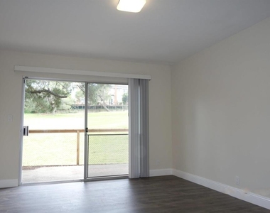 112 Marchbanks Ct - Photo Thumbnail 10