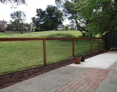 112 Marchbanks Ct - Photo Thumbnail 16