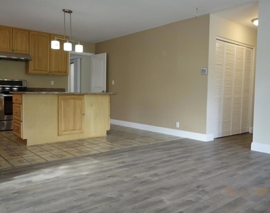 112 Marchbanks Ct - Photo Thumbnail 7