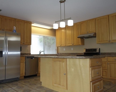 112 Marchbanks Ct - Photo Thumbnail 6