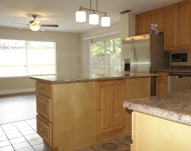 112 Marchbanks Ct - Photo Thumbnail 5