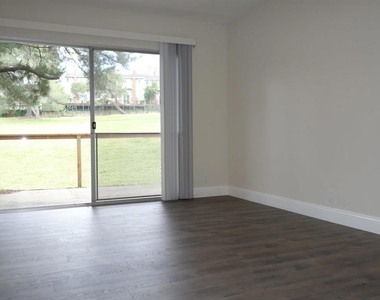 112 Marchbanks Ct - Photo Thumbnail 11