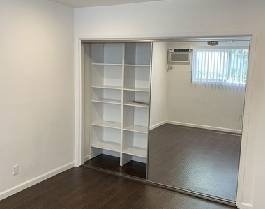 7924 Clinton Street - Photo Thumbnail 11
