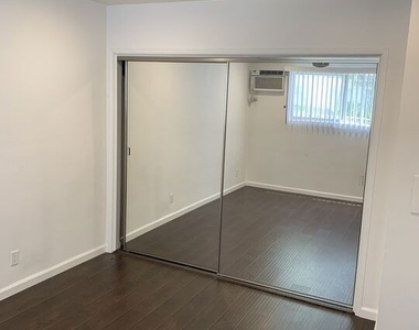 7924 Clinton Street - Photo Thumbnail 10