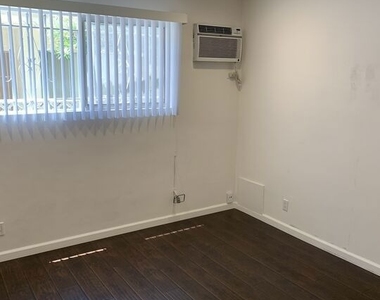 7924 Clinton Street - Photo Thumbnail 14