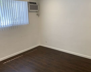 7924 Clinton Street - Photo Thumbnail 9
