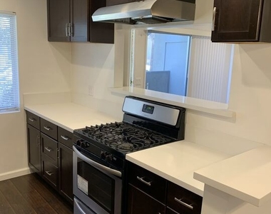 7924 Clinton Street - Photo Thumbnail 4