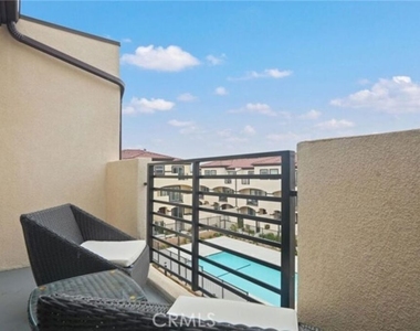 904 Warwick Avenue - Photo Thumbnail 7
