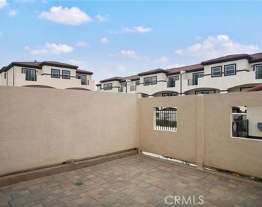 904 Warwick Avenue - Photo Thumbnail 19