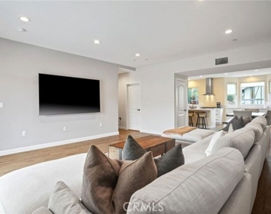 904 Warwick Avenue - Photo Thumbnail 10