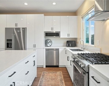 904 Warwick Avenue - Photo Thumbnail 13