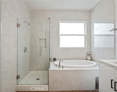 904 Warwick Avenue - Photo Thumbnail 4