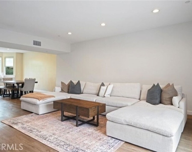 904 Warwick Avenue - Photo Thumbnail 11