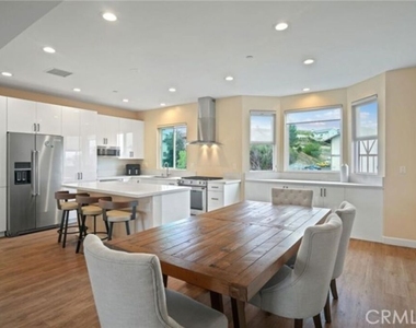 904 Warwick Avenue - Photo Thumbnail 12