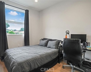 904 Warwick Avenue - Photo Thumbnail 1