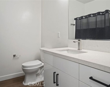 904 Warwick Avenue - Photo Thumbnail 23