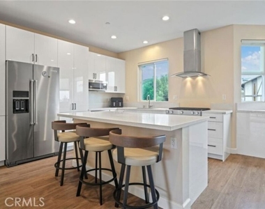 904 Warwick Avenue - Photo Thumbnail 14
