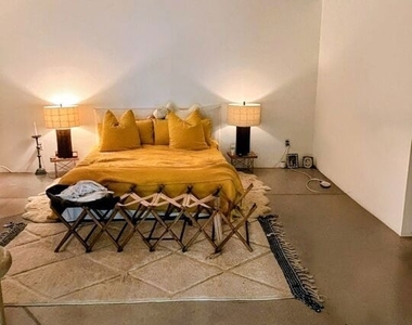 530 Molino Street - Photo Thumbnail 8