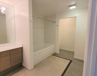 530 Molino Street - Photo Thumbnail 7