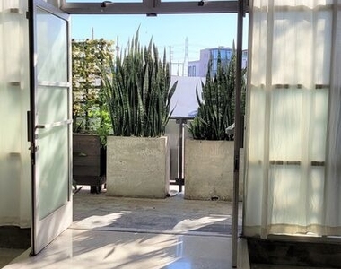 530 Molino Street - Photo Thumbnail 16