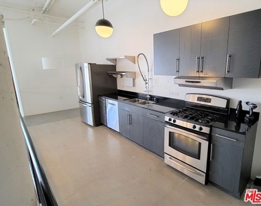 530 Molino Street - Photo Thumbnail 6