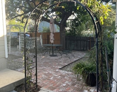 3708 Altura Avenue - Photo Thumbnail 4