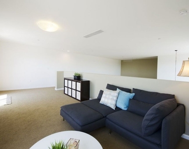 546 N Oxford Avenue - Photo Thumbnail 13