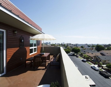 546 N Oxford Avenue - Photo Thumbnail 17