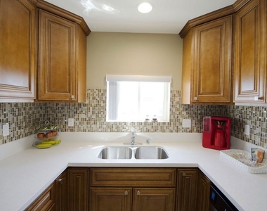 546 N Oxford Avenue - Photo Thumbnail 9