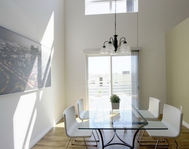 546 N Oxford Avenue - Photo Thumbnail 7