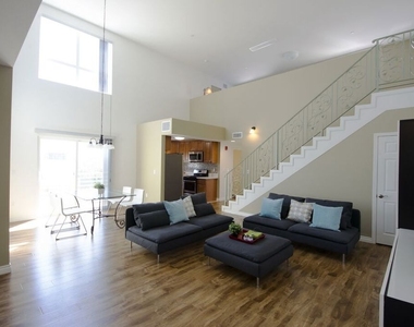 546 N Oxford Avenue - Photo Thumbnail 5
