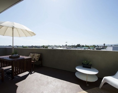 546 N Oxford Avenue - Photo Thumbnail 15