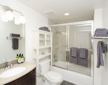 546 N Oxford Avenue - Photo Thumbnail 22