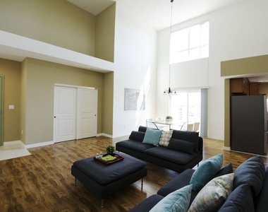 546 N Oxford Avenue - Photo Thumbnail 2