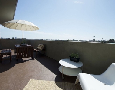 546 N Oxford Avenue - Photo Thumbnail 18