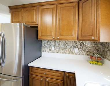 546 N Oxford Avenue - Photo Thumbnail 10