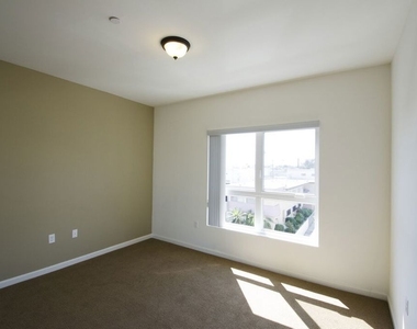 546 N Oxford Avenue - Photo Thumbnail 21