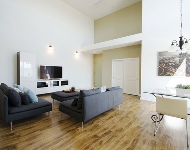 546 N Oxford Avenue - Photo Thumbnail 1