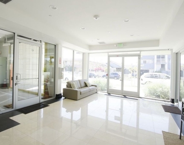 546 N Oxford Avenue - Photo Thumbnail 24