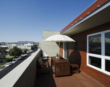 546 N Oxford Avenue - Photo Thumbnail 16