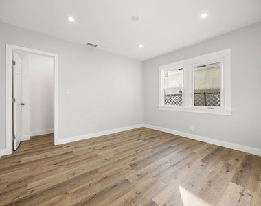 5465 S Victoria Avenue - Photo Thumbnail 16