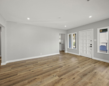 5465 S Victoria Avenue - Photo Thumbnail 7