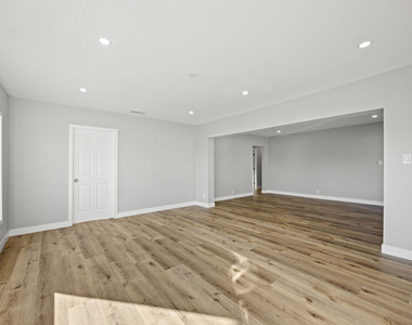 5465 S Victoria Avenue - Photo Thumbnail 5
