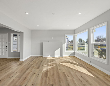 5465 S Victoria Avenue - Photo Thumbnail 6