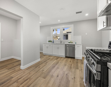 5465 S Victoria Avenue - Photo Thumbnail 11