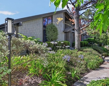 1331 Avenida De Cortez - Photo Thumbnail 2
